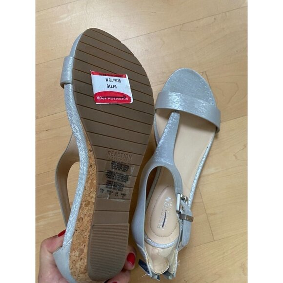 REACTION Kenneth Cole "Great Viber" Silver Women  NEW sandal low wedge - Picture 6 of 7